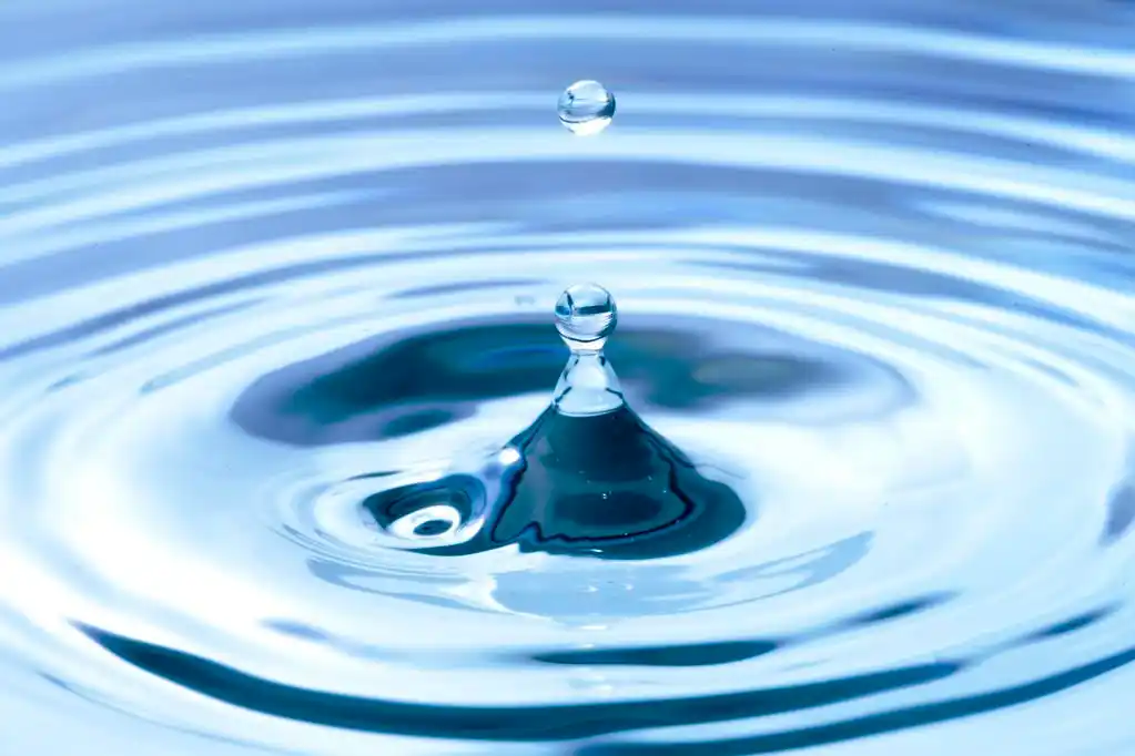 熔滴的水,一滴水的特写