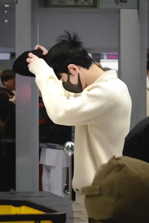 无尽夏·博君一肖蜀紅:蜀紅·肖战不要回头:不要回头·肖战穿搭指南