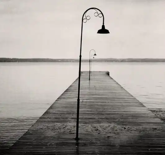 求黑白色图片!要有内涵的,非主流的不要!