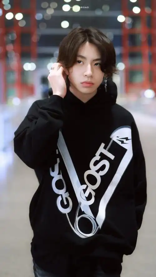 小鬼王琳凯超话//#小鬼把更多时间花在音乐上#231026 pek0115vlog