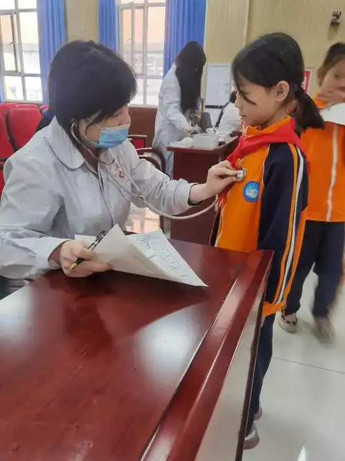 快乐体检,保障健康—第四实验小学学生体检