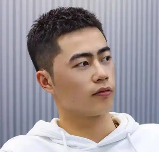 男生"两边铲短"发型过时了?试试这3款,剪完个性显帅气_头发_刘海_短发
