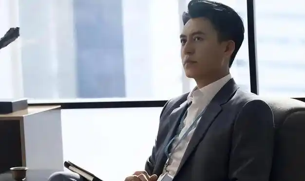 探悉靳东国家一级演员荣誉才发现他背景雄厚多重职位来头不小