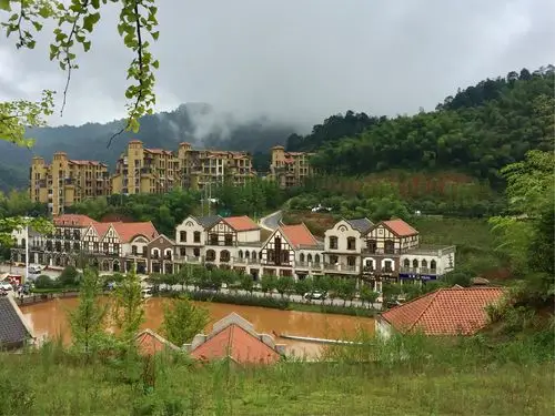 山水环抱的避暑胜地——贵州赤水天鹅堡