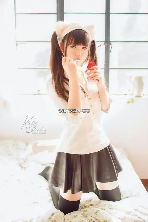 组图:18岁高中校花晒写真 大眼迷人身材窈窕 : 近日,来自上海某中学的