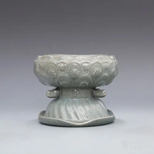 汝窑 蝉翼纹 刻划莲瓣纹炉 熏炉