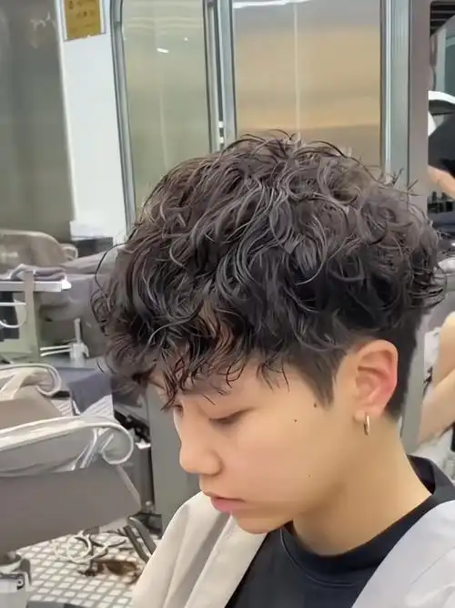 男生越洗越好看的烫发男生日系羊毛卷