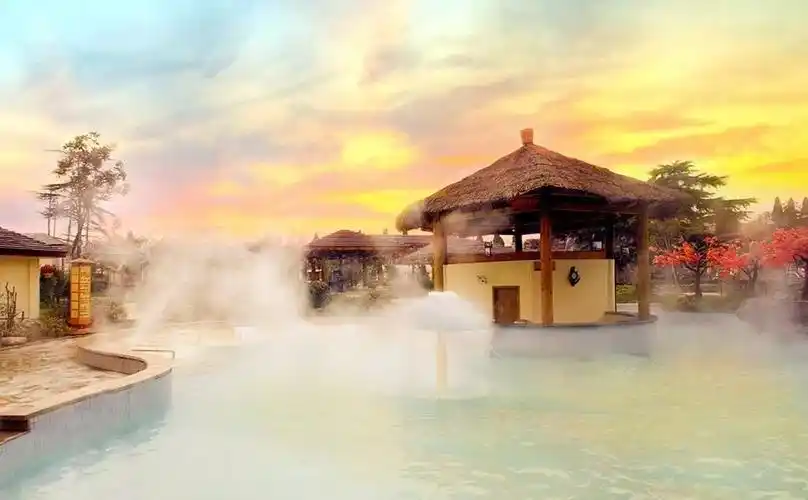 这才叫泡温泉,你那顶多叫泡澡.