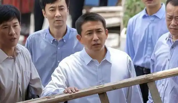 52岁黄磊无戏可拍自曝综艺演戏全停摆他的结局印证张译多清醒