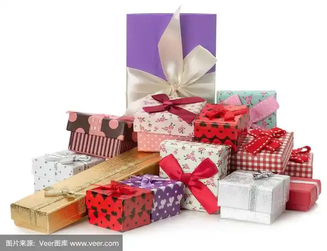 白色背景上的一堆礼物