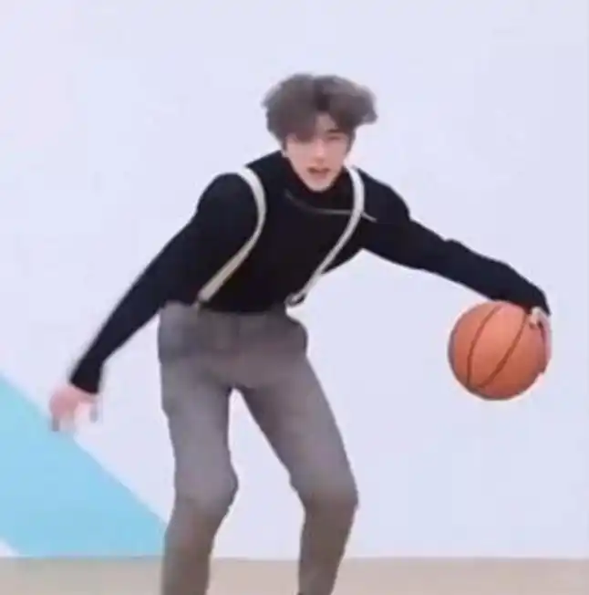 蔡徐坤打篮球为何屡屡受挫?难道真是花美男的错?_花样