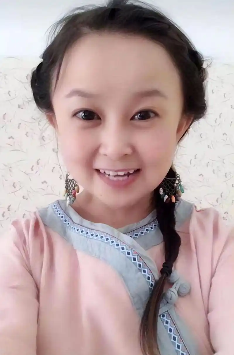 回顾朱洁身高不到1米3却被老公宠成小公主不敢生孩子成遗憾