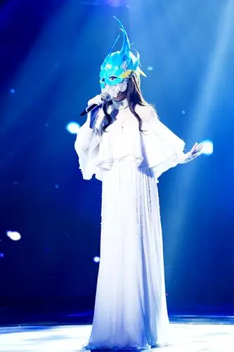 刘美麟变身蒙面唱将 实力演绎"我不是一只小小鸟"