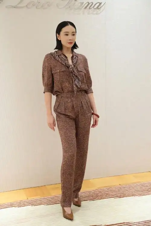 42岁罗晋罕见出席活动,状态疲惫被指眼睛里没光了,与唐嫣反差大