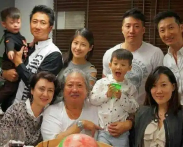 洪金宝混血小女儿照片曝光如今35岁仍单身