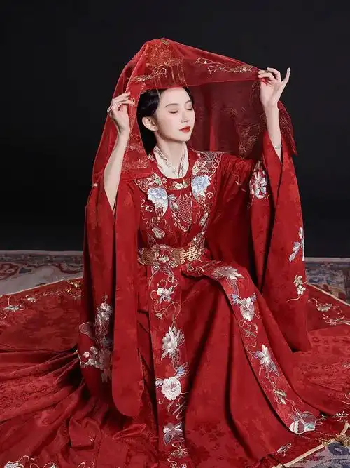 汉服婚服.我的漂亮裙裙们终于陆陆续续的到啦! #中式婚服  - 抖音