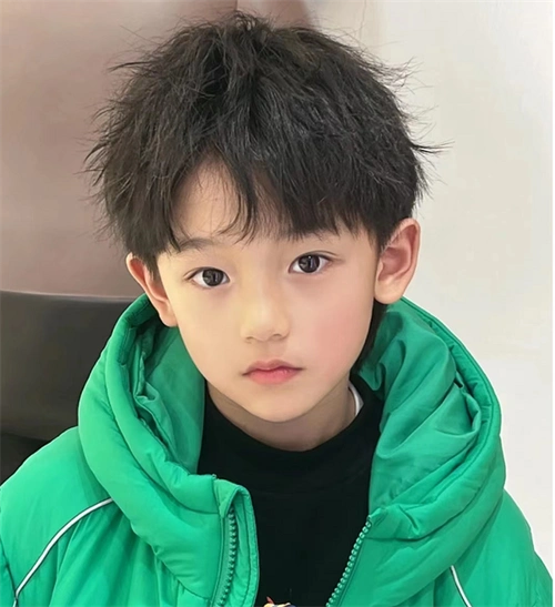帅气小男孩短发 清爽绅士又时髦_儿童发型 - 美发站