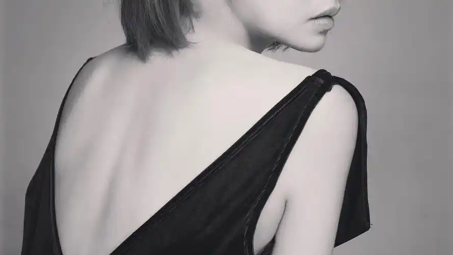 美女明星余心恬写真高清桌面壁纸