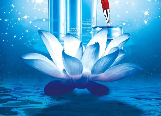 蓝色创意美丽的秘密深层补水护肤品化妆品产品海报