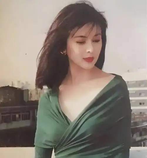 关之琳与向太同框,被赞好似两代人,40年美貌不垮,真女神|成龙|刘銮雄