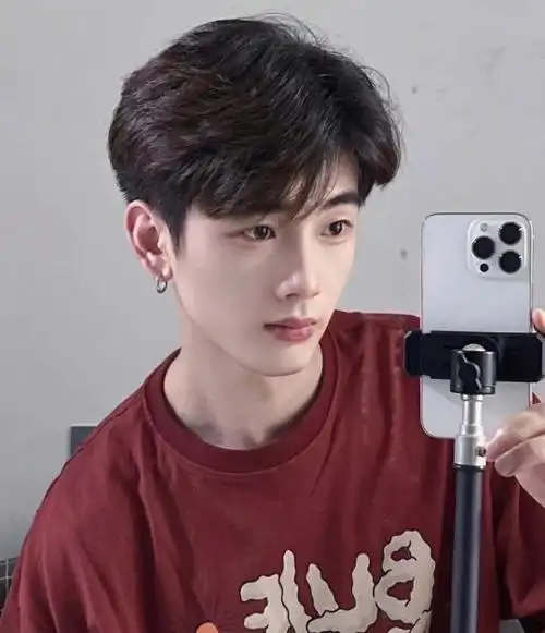 男微卷中长发发型