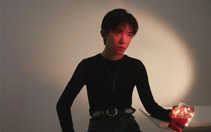 tfboys易烊千玺帅气图片桌面壁纸