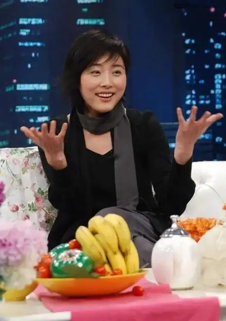 张延父亲早逝嫁大5岁香港演员生一女和丈夫拥有两个家