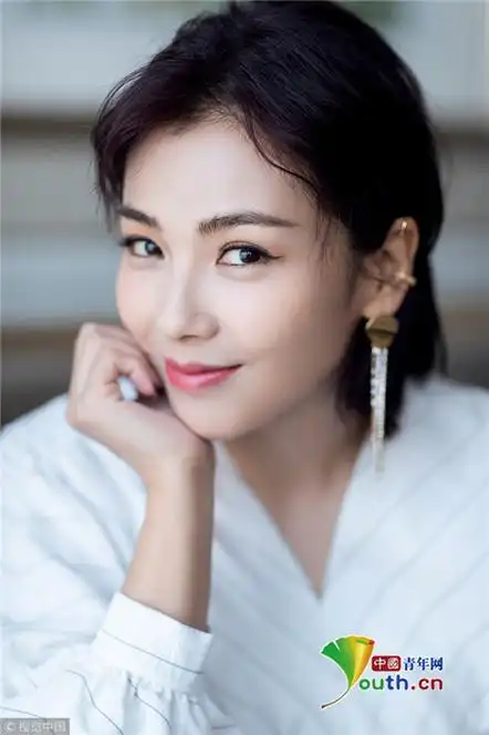 时尚俏佳人刘涛一袭白裙清新造型焕发初春气息