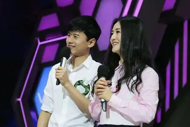 谢娜双胞胎女儿近照曝光(谢娜仨女儿首合照引关注)(4)