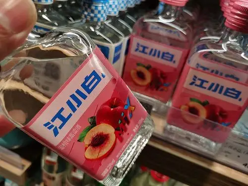 江小白还在努力刮掉网红标签