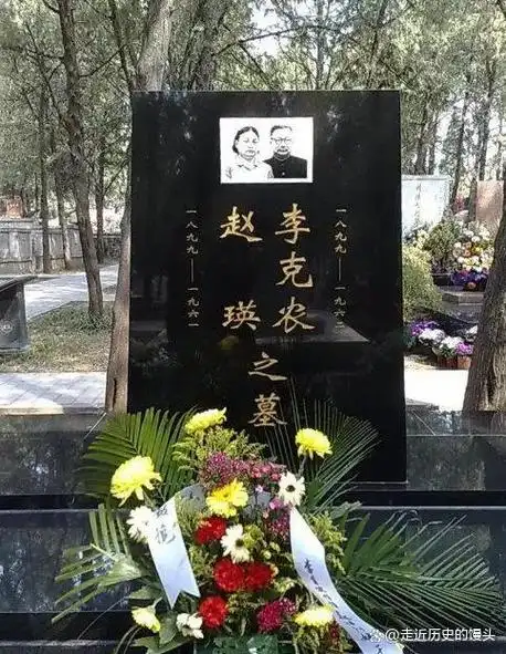 八宝山公墓中无名墓碑是谁的?谁受祭拜最多?81号墓又沉睡着谁?