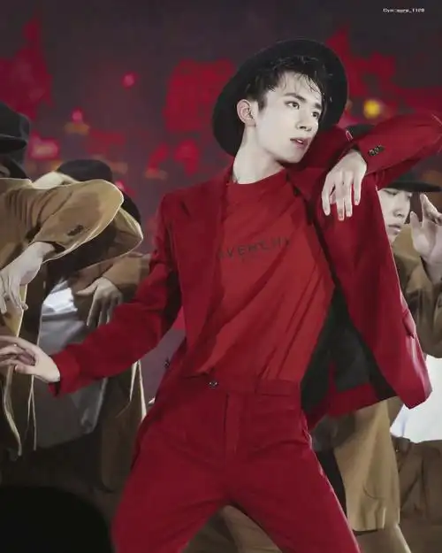 全世界最好的易烊千玺  #易烊千玺壁纸  #宝藏男孩易烊千玺  #红色