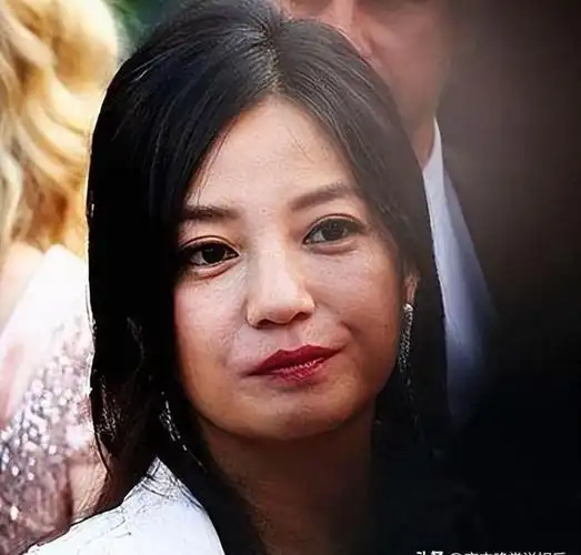 人设崩塌:自食其果】张哲瀚参拜靖国神社事件,成为压垮赵薇的最后一根