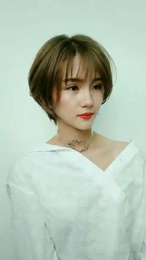 时尚短发打薄修饰教程  喜欢的小伙伴请点赞91 关注666 你学会了吗?