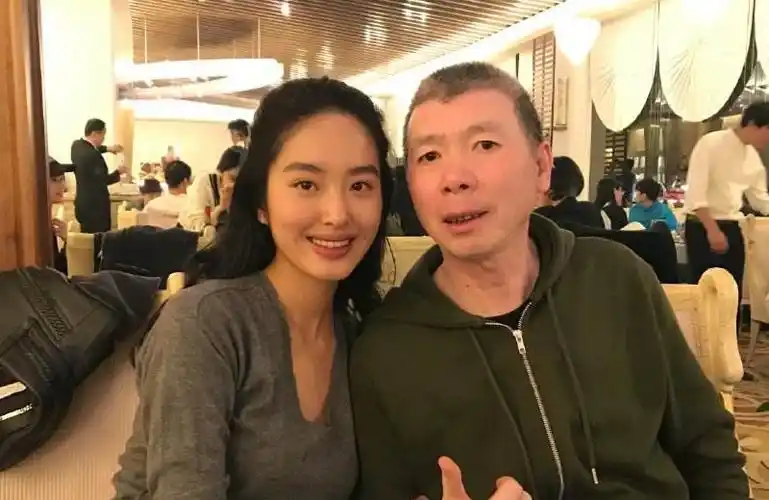 靠芳华一举成名转身嫁给57岁陈金飞杨采钰果然与众不同