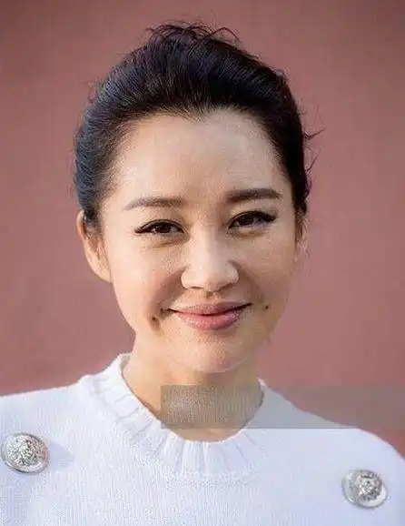 许晴这位不老女神,皮肤保养的真心赞,不过人再怎么不老,眼睛都会出卖