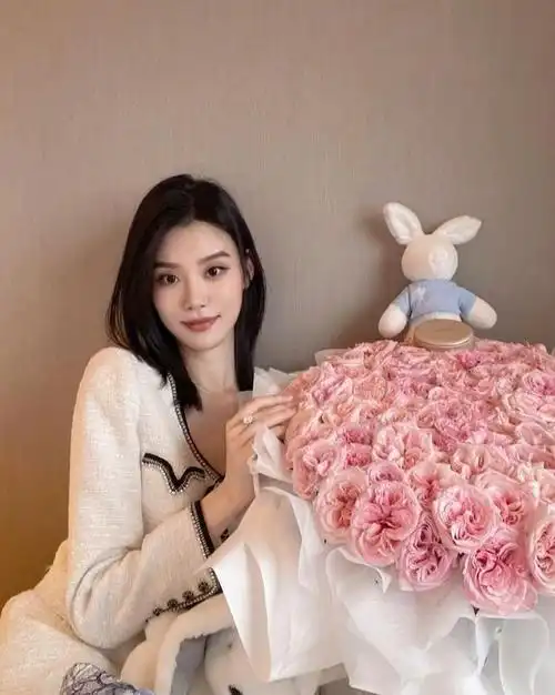 奚梦瑶4岁儿子长得像何猷君唯一男孙却比不上二房孙女