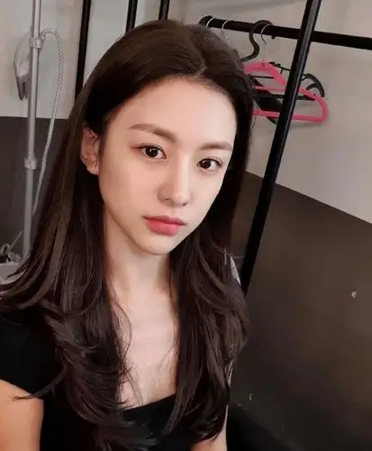 韩国女艺人高允真写真,清纯素颜之美!