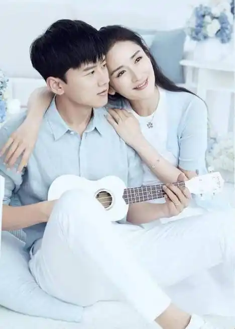 谢娜40岁生日张杰玩配音表白,结婚10年重现求婚场景甜蜜依旧_老婆