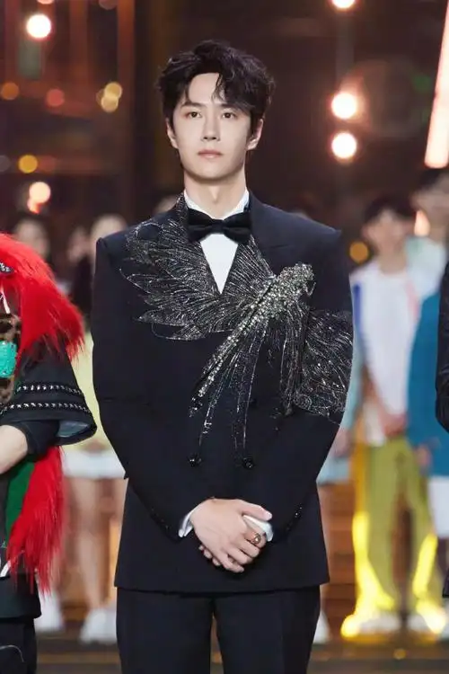 王一博|#湖南卫视跨年晚会#昨晚一博在零点倒数环节带来的一套绝佳