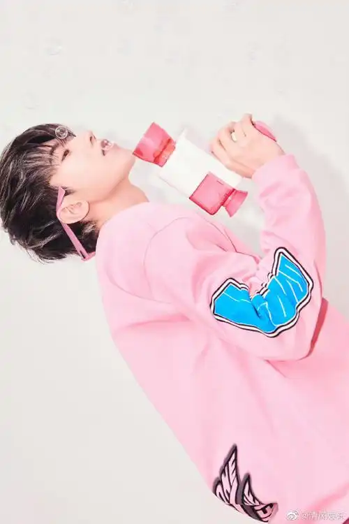 蔡徐坤好适合穿粉色##蔡徐坤又穿粉色了