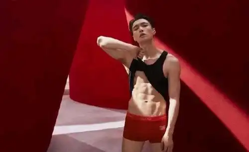 张艺兴代言# 张艺兴代言ck内裤,代言照片流出,一改绵阳,秒变霸气