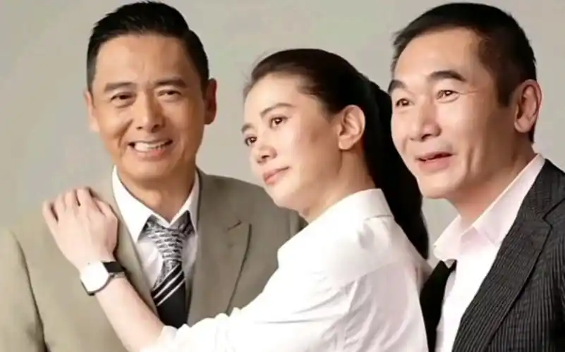 周润发与袁咏仪太亲密惹妻子吃干醋,发哥用一招化解#测一下你的智商有