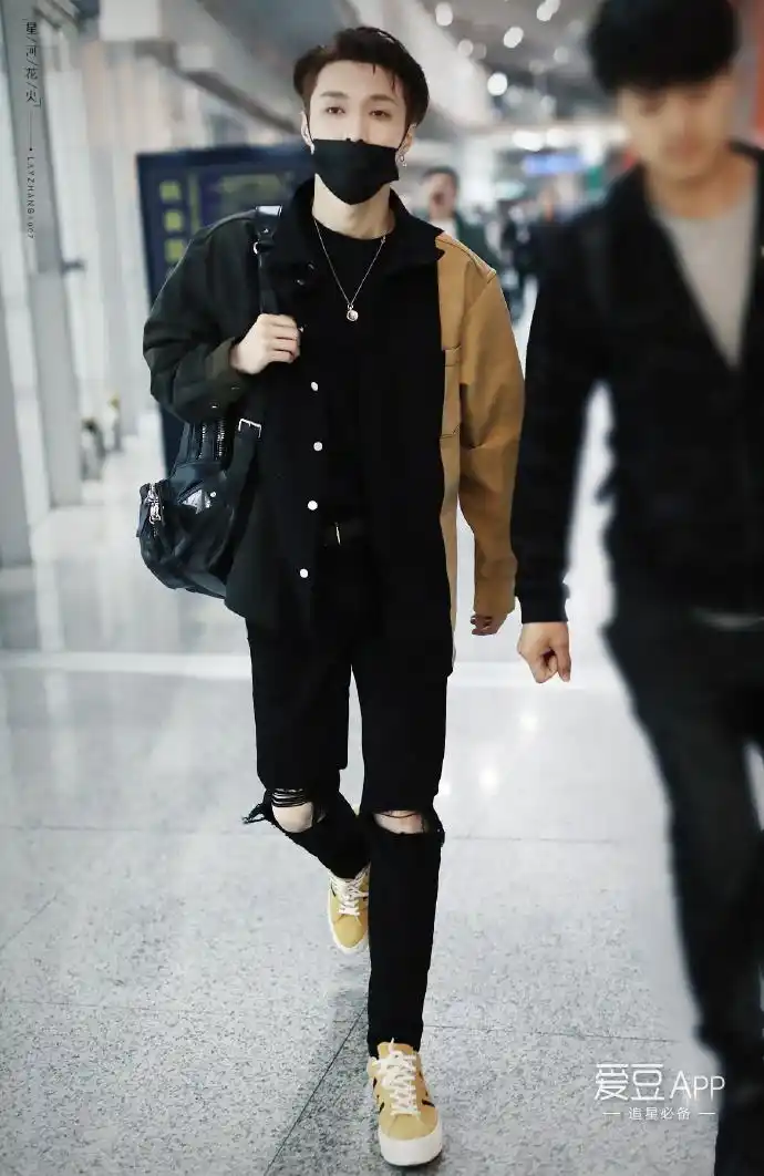 [exo][新闻]190428 张艺兴结束上海行程,顺利抵达北京首都国际机场