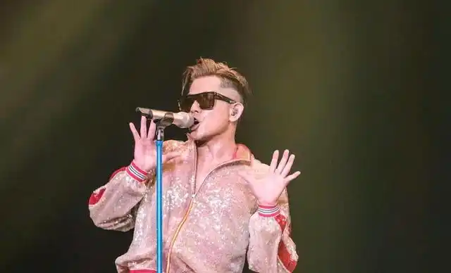 郭富城"摇头杀"上热搜:你摇动的不仅是舞步,更是岁月