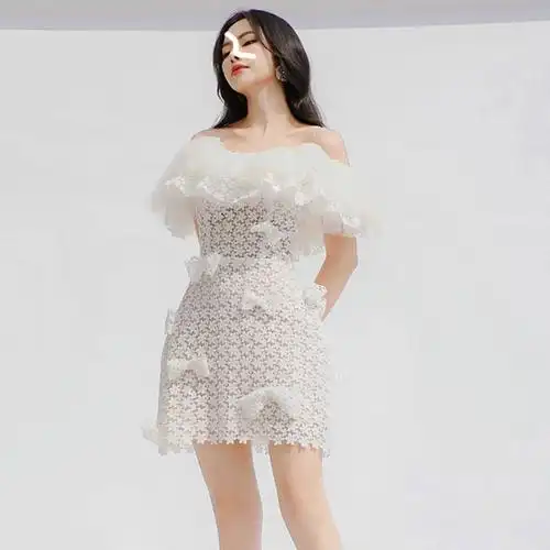 越南小众抹胸裙女夏新款水溶蕾丝一字肩荷叶边收腰甜美连衣裙礼服