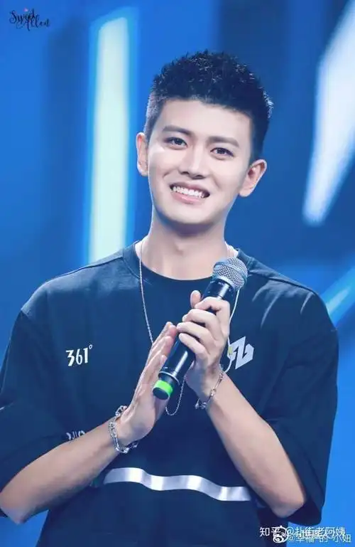 可以分享下任嘉伦的神仙照片吗,谢谢啦(ps:因锦衣之下入坑,超级喜欢