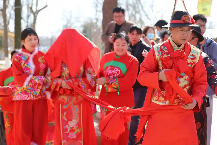 陕州地坑院:民俗表演真热闹