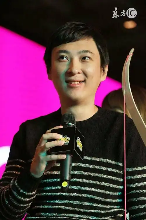 王思聪微博飙脏话 这一次网友集体为他点赞!(图)