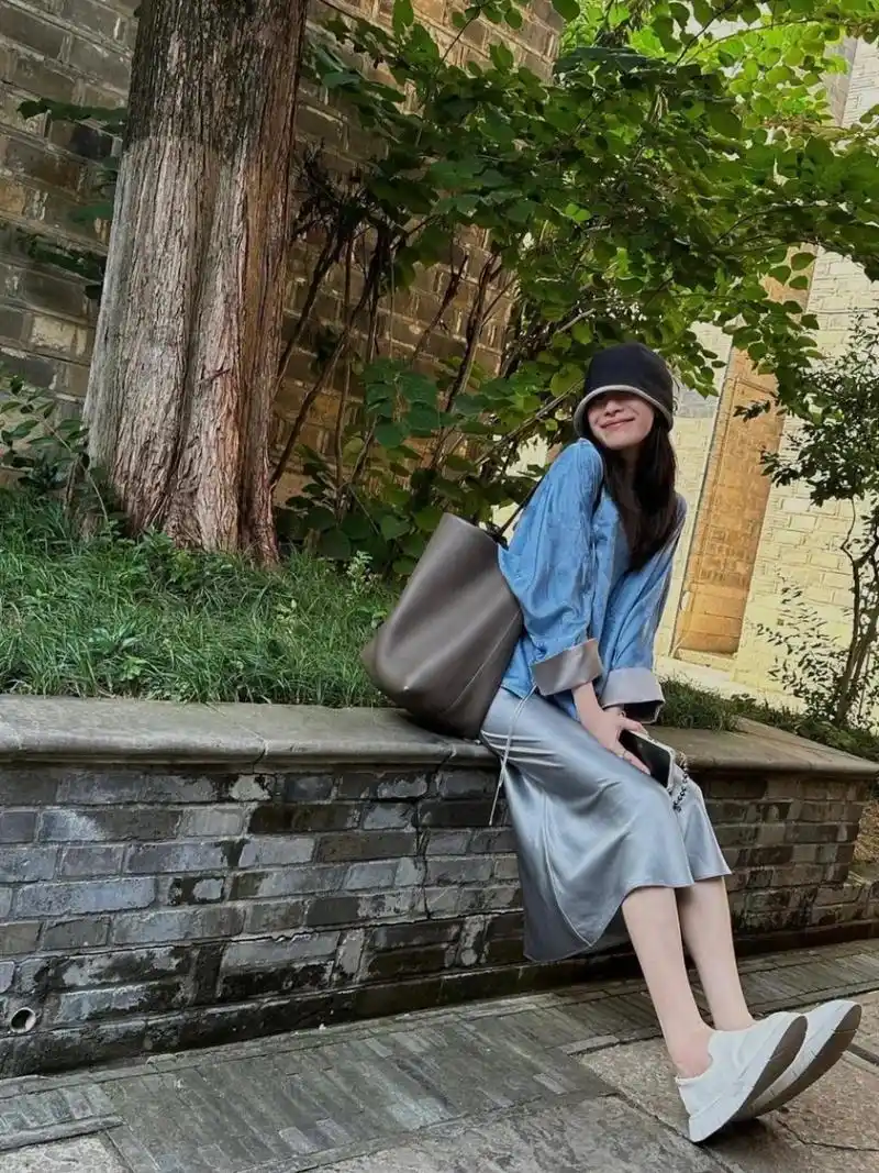 时尚穿搭# #明星穿搭# 倪妮的这套新中式很好看,优雅又不失舒适[赞同